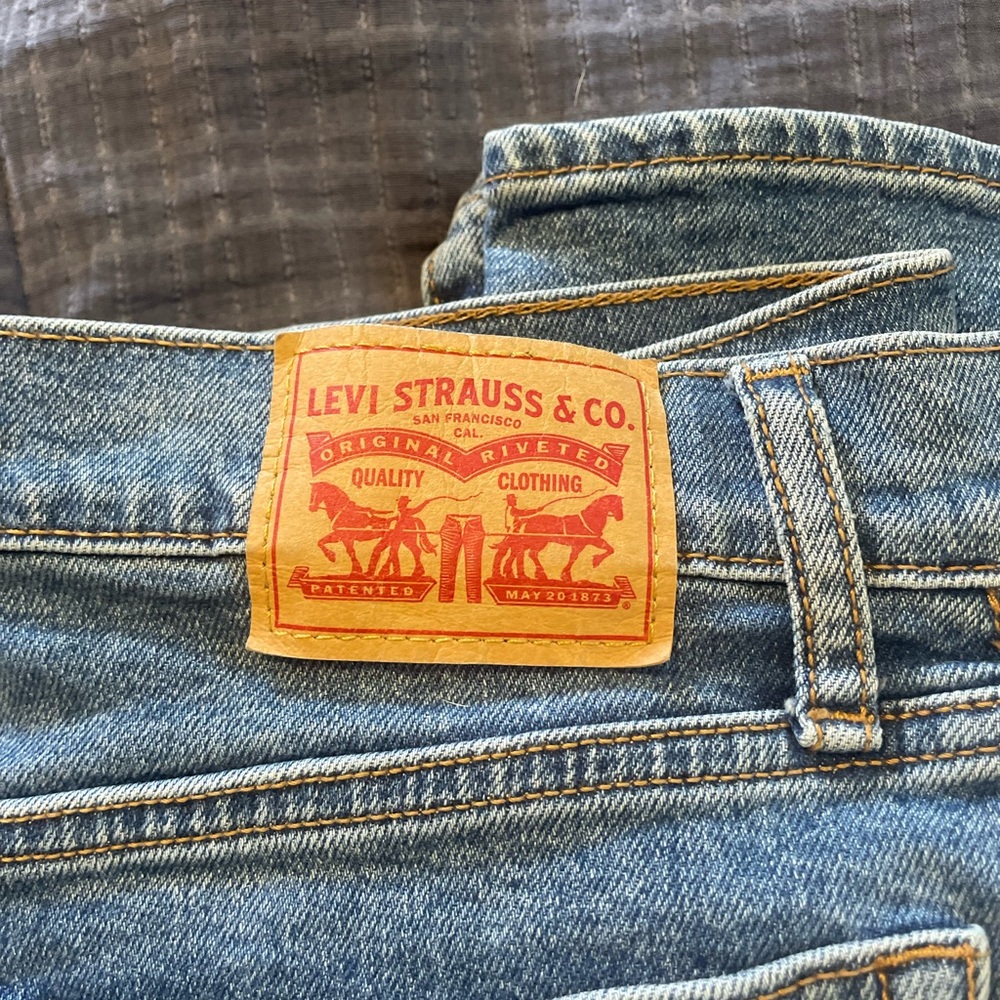 Levi button fly jeans size 29